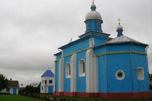 У підвалі Тростянецького храму знайшли невинно убієнних жінок та дітей 