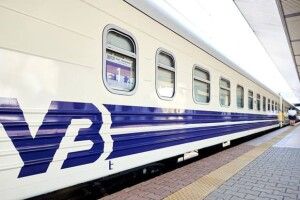 Через негоду в Україні затримуються поїзди