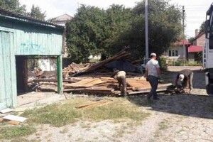 У Луцьку муніципали і далі воюють із сараями (фото)