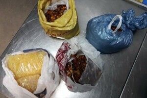 Бурштин з України уже везуть літаками