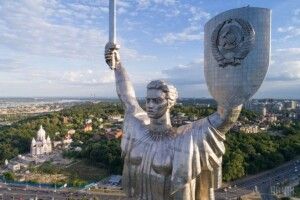Герб радянського союзу в на щиті в «Батьківщини-Матері» можуть замінити на тризуб