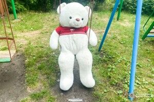 У Рівному сапери перевіряли дитячий майданчик через покинуту іграшку