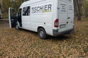 У луцькому парку водії масово паркуються у зелених зонах