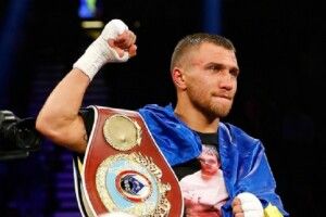 Мама Джеймсона Соси хапалася за голову під час його бою з Ломаченком (Відео)