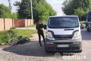 У Луцьку бус збив велосипедиста (Фото) 