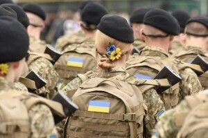 Повідомили, чи призиватимуть освітян на військову службу