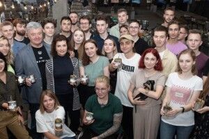 Можна підігріти каву або їжу в окопі: «Солідарна Молодь» відправить у ЗСУ сотні теплих вогників 