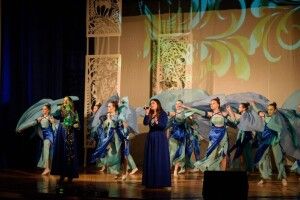 «Леся Українка може звучати сучасно»: волинянки заспівали про місяць яснесенький (Відео)