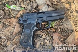 У Луцьку серед білого дня чоловік стріляв з пістолета (Фото)