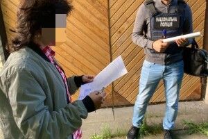 Жителька Ірпеня «наводила» окупантів на помешкання заможних родин і разом з ними їх грабувала (Фото, відео)