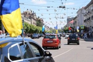 У Луцьку відбувся великий автопробіг на підтримку військовополонених 