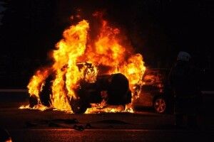 Новорічної ночі в Парижі підпалили 250 автівок