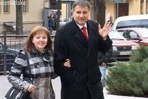 Дружина Авакова заробила в 52 рази більше за чоловіка