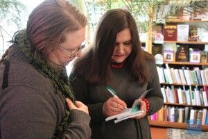 Лучан кличуть на зустріч з письменницею Ольгою Ляснюк 