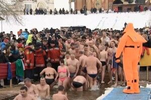 Наші предки ніколи в мороз не пірнали в ополонки!!!