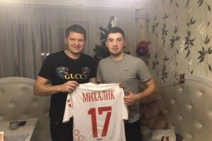 Лучанин колекціонує футболки відомих футболістів