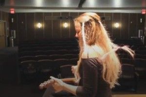 Це потрібно бачити — вигадали зачіску, яка реагує на SMS! (Відео)