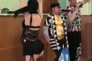 Через напівголих танцівниць в облдержадміністрації звільнили трьох чиновників (Відео)