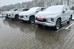 Для бійців з Волині, які воюють на «нулю», придбали пікапи