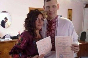 «Йшов до неї через страждання»: історія кохання волонтерки з Чернівців та бійця, що втратив ногу