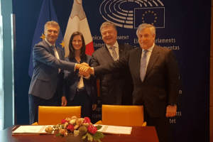 У Європарламенті урочисто підписали безвіз для України