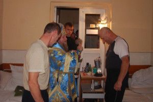 Архієпископ Нафанаїл пішов до солдатів, які пролили кров за Україну