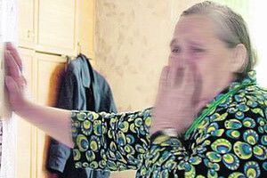 «ОБВАЛИЛАСЯ СТЕЛЯ НАД МОЇМ ЛІЖКОМ...»