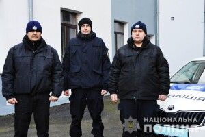 Схопили за ноги: у Луцьку працівники поліції врятували чоловіка від самогубства