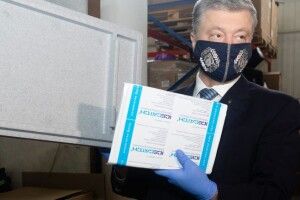 Порошенко про нові тести: «Першими пройдуть тестування медики, діти і донори крові
