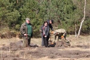 На місці стихійного сміттєзвалища поблизу села Журавичі шумітимуть липи, сосни та дуби (Фото)