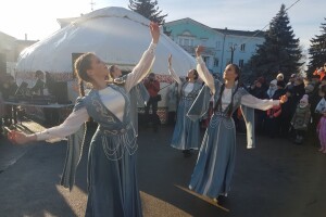 У місті на Волині встановили величезну юрту