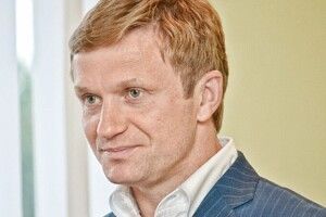 Волинські олігархи Степан Івахів та Сергій Мартиняк намагалися покинути Україну