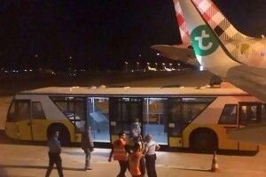 Літак здійснив аварійну посадку: від одного з пасажирів нестерпно смерділо...