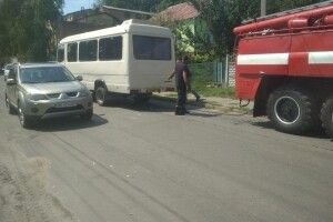 В Острозі пожежники витягнули з кювету рейсовий автобус (фото) 