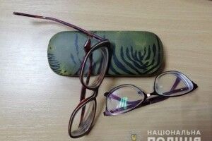 Дорогі пенсіонери, не купуйте у незнайомців цілющі окуляри