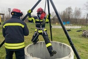 Рівненські бійці ДСНС розробили рятувальну триногу (Відео + фото)