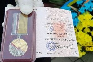 У Луцьку нагородили батьків загиблих на Сході бійців