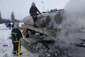 На Волині на ходу загорівся молоковоз (Фото, Відео)