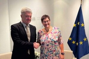 Порошенко у Страсбурзі: тиснути на агресора для звільнення з полону українців!