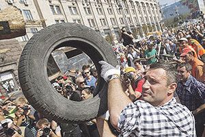 МАЙДАН ЗАЧИСТИЛИ. ДУМКИ УКРАЇНЦІВ РОЗДІЛИЛИСЯ…