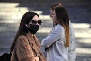 Українців закликали навчитися жити в умовах епідемії коронавірусу півтора-два роки