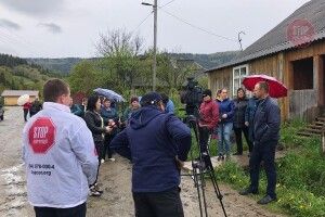 Під страхом смерті в українців шахраї відбирають землю