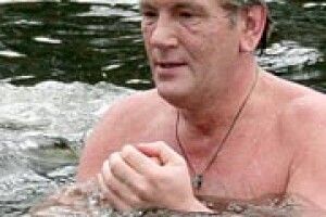 ЮЩЕНКО КУПАВСЯ З БЕНЮКОМ