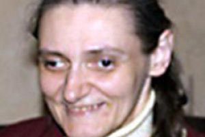 ВІД ВАЖКОЇ НЕДУГИ ЇЇ РЯТУЄ МИСТЕЦТВО