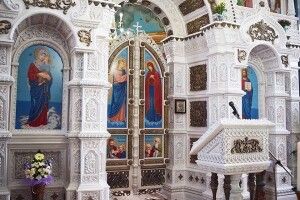 У сільській церкві на Тернопільщині – вишитий іконостас (фото)