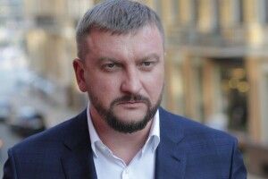 В Україні хочуть позбавити права керувати авто тих, хто не платить аліменти