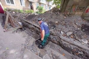 У Володимирі-Волинському міняють старі трубопроводи у центрі міста