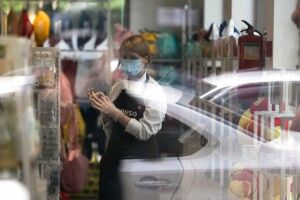 Новий локдаун: як працюватимуть магазини, кафе і ТРЦ у «червоній» зоні