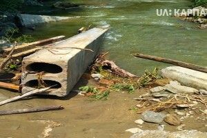 На Косівшині негода зруйнувала міст