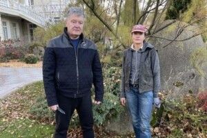 Експрезидент України назбирав три відра опеньків 